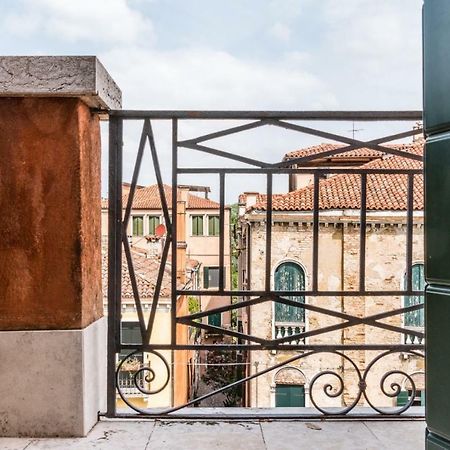 Carmini Canal View And Balcony With Lift Venedik Dış mekan fotoğraf