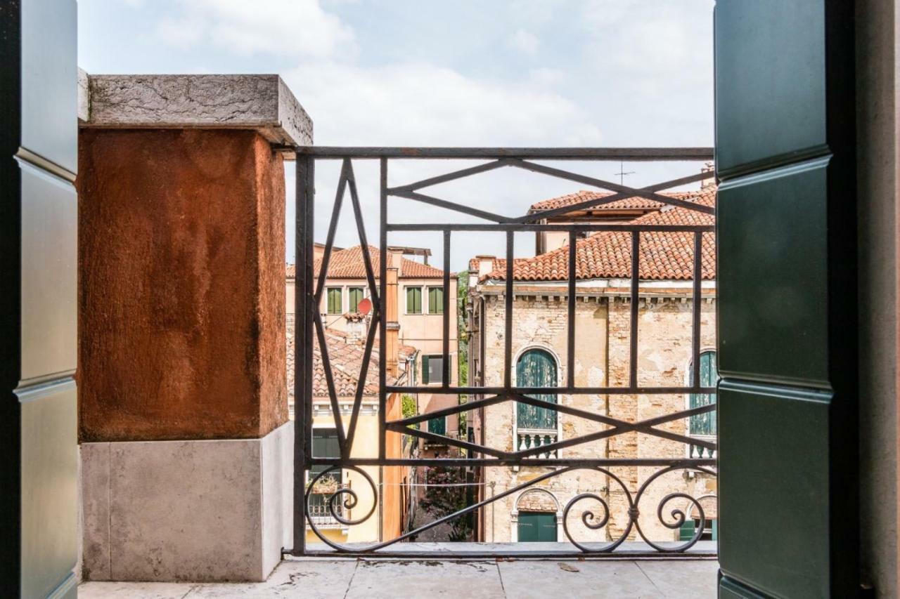 Carmini Canal View And Balcony With Lift Venedik Dış mekan fotoğraf