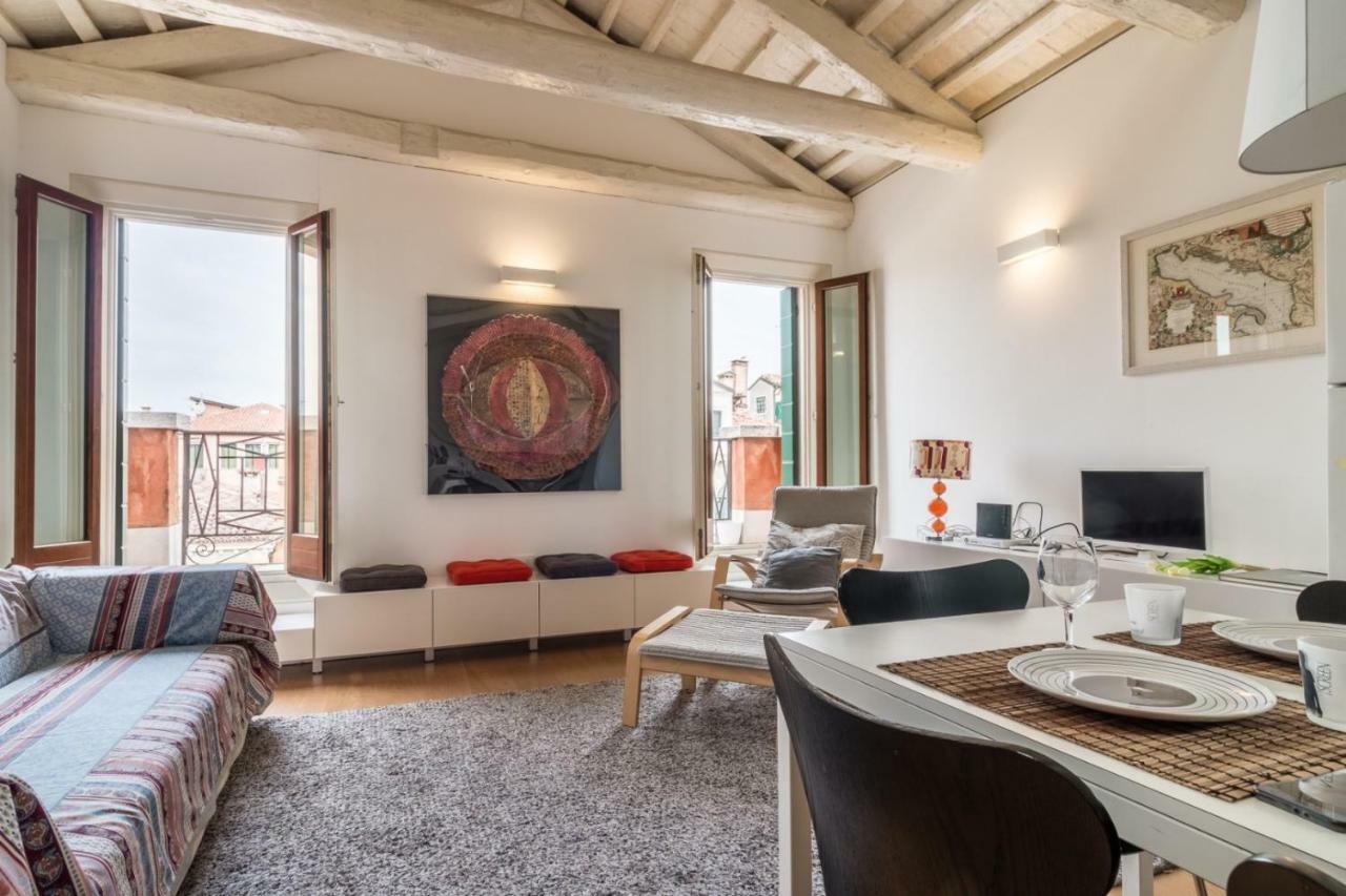 Carmini Canal View And Balcony With Lift Venedik Dış mekan fotoğraf
