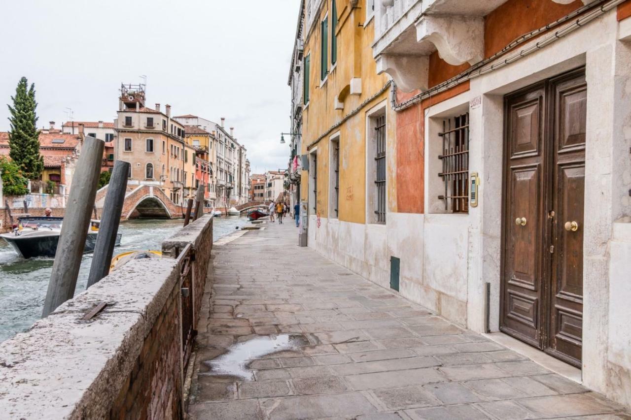 Carmini Canal View And Balcony With Lift Venedik Dış mekan fotoğraf
