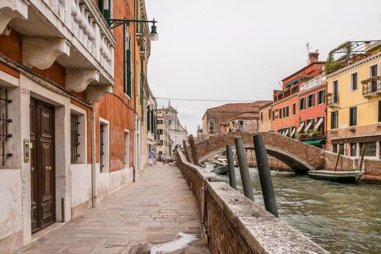 Carmini Canal View And Balcony With Lift Venedik Dış mekan fotoğraf