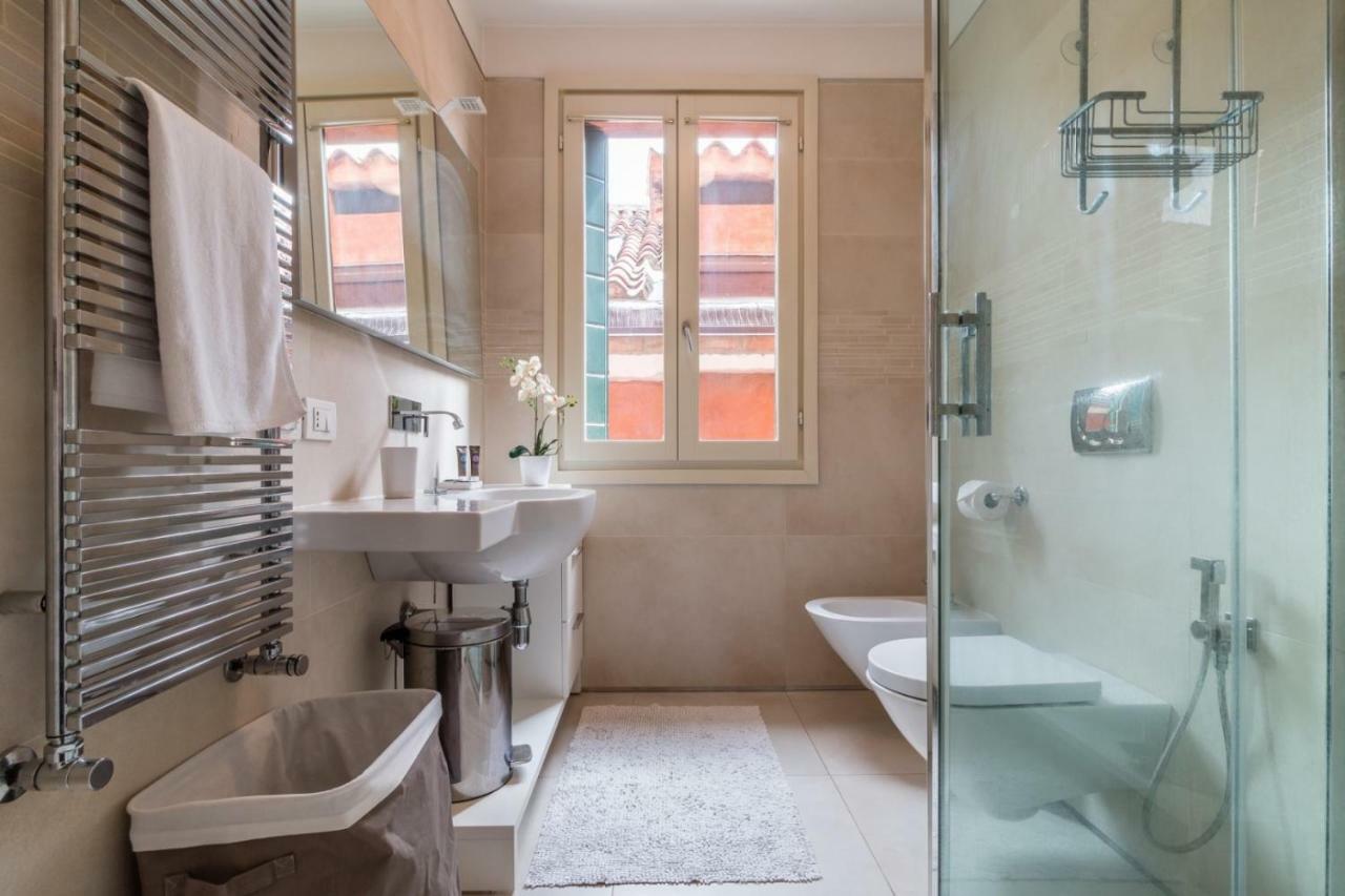 Carmini Canal View And Balcony With Lift Venedik Dış mekan fotoğraf